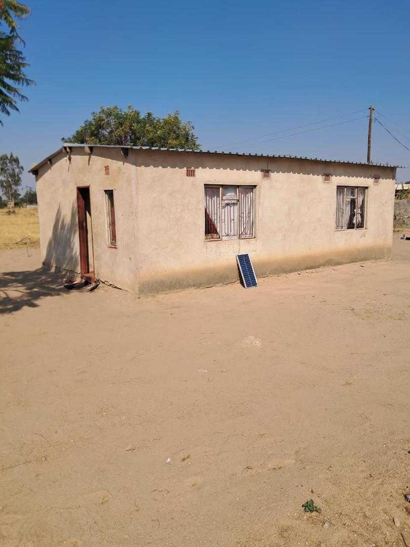 1200m2 RESIDENTIAL STAND WITH A 4 ROOMED COTTAGE FOR SALE IN LUVEVE 4 BULAWAYO , ZIMBABWE