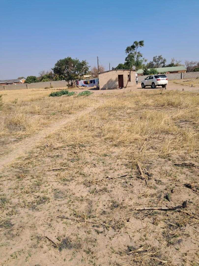 1200m2 RESIDENTIAL STAND WITH A 4 ROOMED COTTAGE FOR SALE IN LUVEVE 4 BULAWAYO , ZIMBABWE