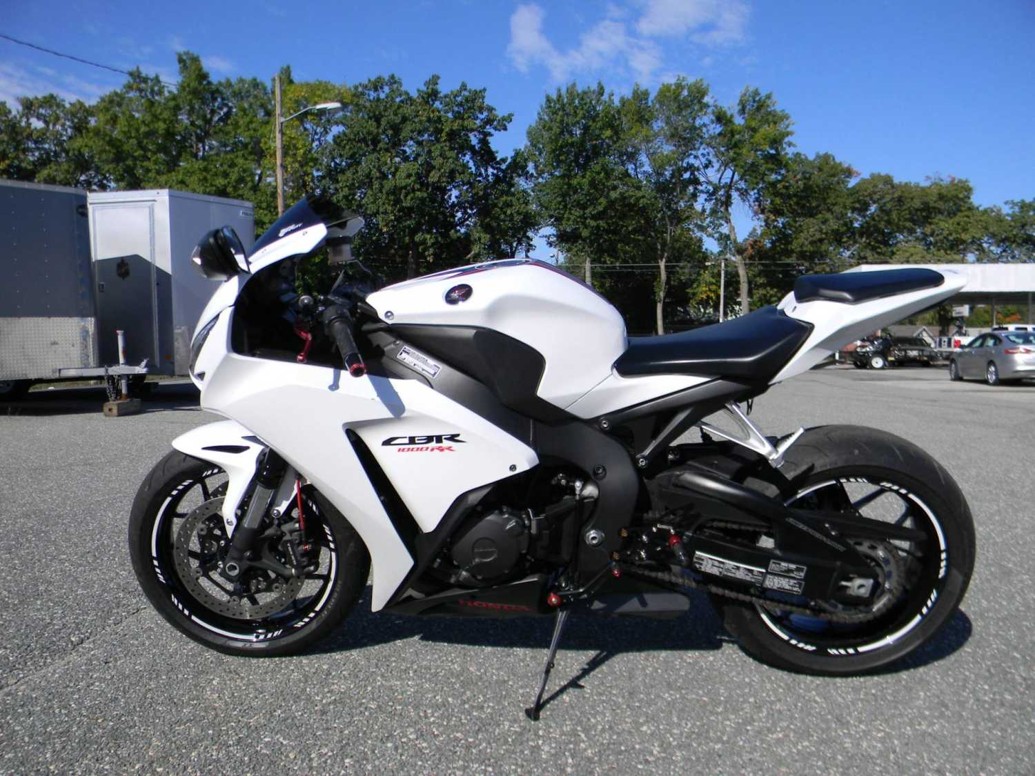 2014 Honda CBR1000RR whatsap (+971586703639)