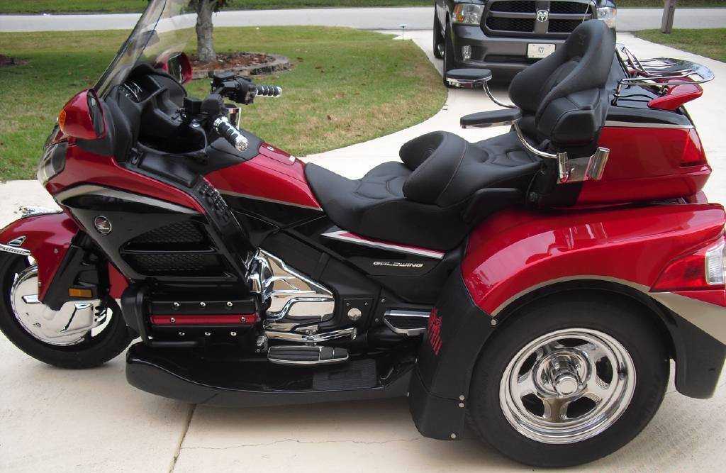 2015 Honda GOLD WING 1800 TRIKE whatsapp me (+971586703639)