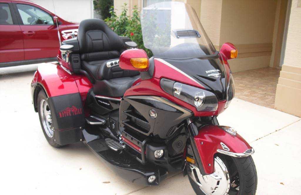 2015 Honda GOLD WING 1800 TRIKE whatsapp me (+971586703639)