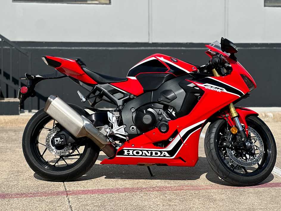 2017 Honda CBR1000RR WhatsApp +13236413248