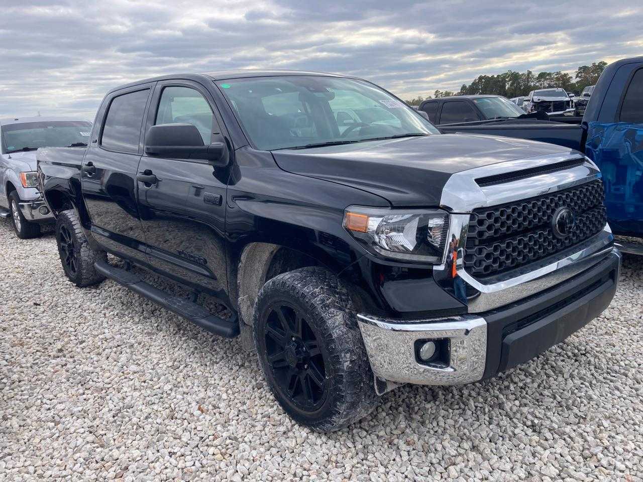 2020 Toyota Tundra Crewmax whatsapp me (+971586703639)