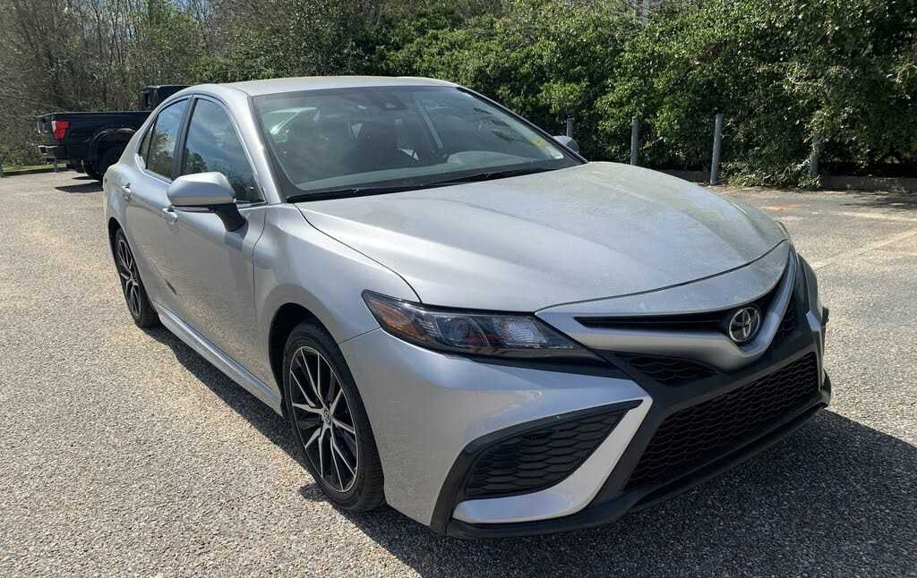 2023 Toyota Camry SE FWD WhatsApp(+971586703639)