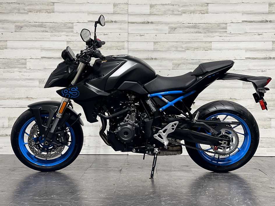 2024 Suzuki GSX-8S +974 66574363