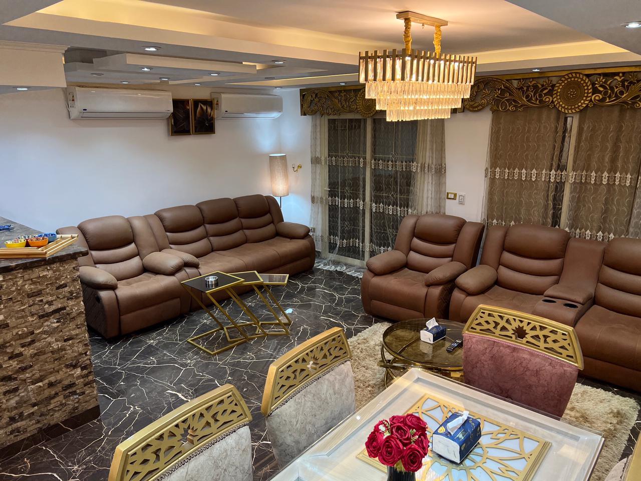 شقه مميزة للايجار اليومى والشهرى بالمهندسين تانى نمره من شهاب الرئيسى مكيفه بالكامل فرش وتشطيب جديد