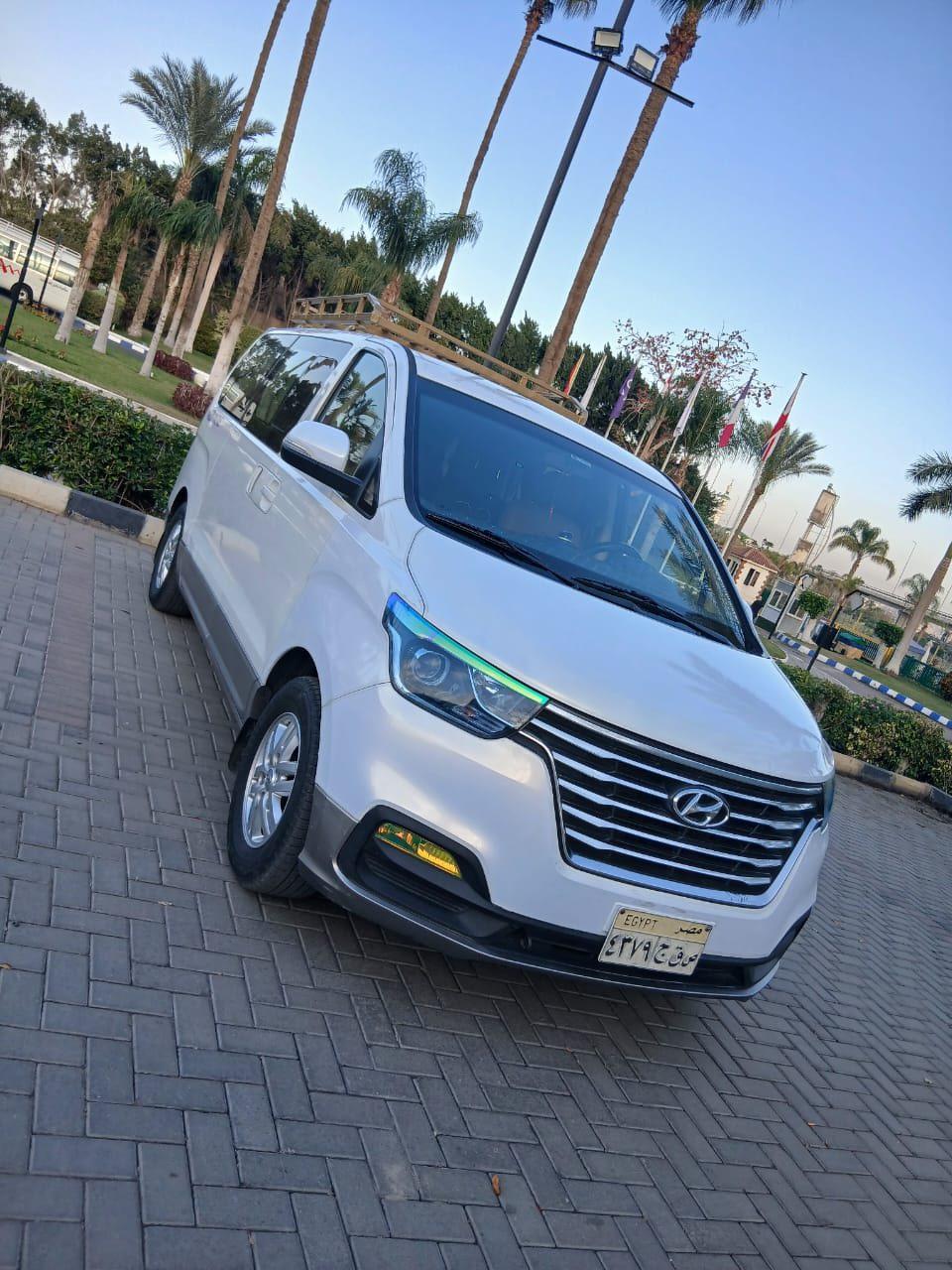 ايجار سيارة هيوانداي H1 للسفر العائلي