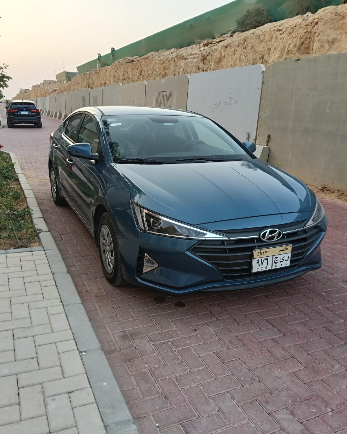 للسفر والرحالات استأجر هيوانداي ألنترا