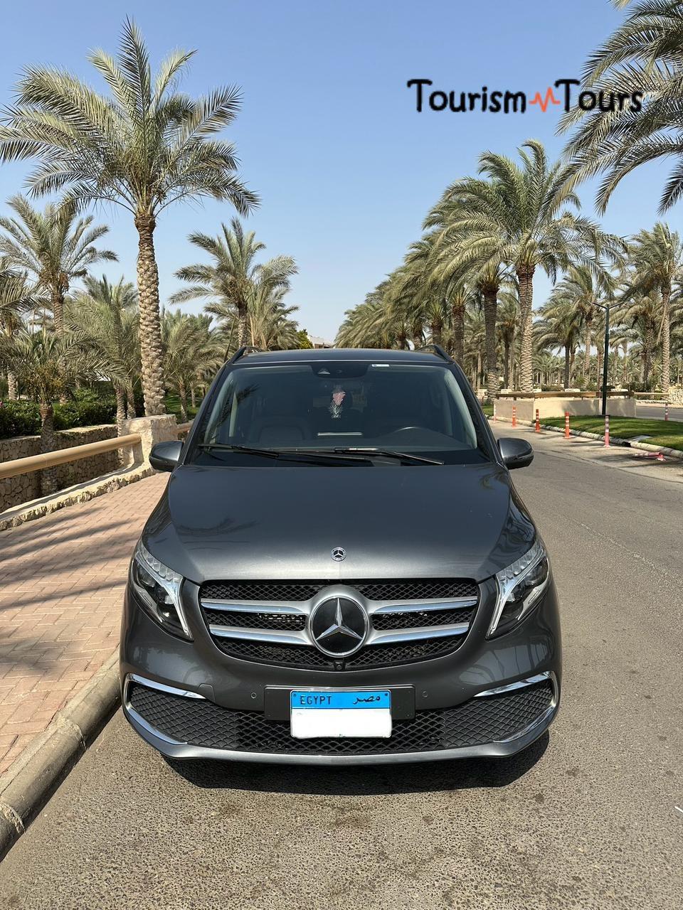 للرحالات العائلية والسفر استأجر مرسيدس فيانو من تورزم تورز
