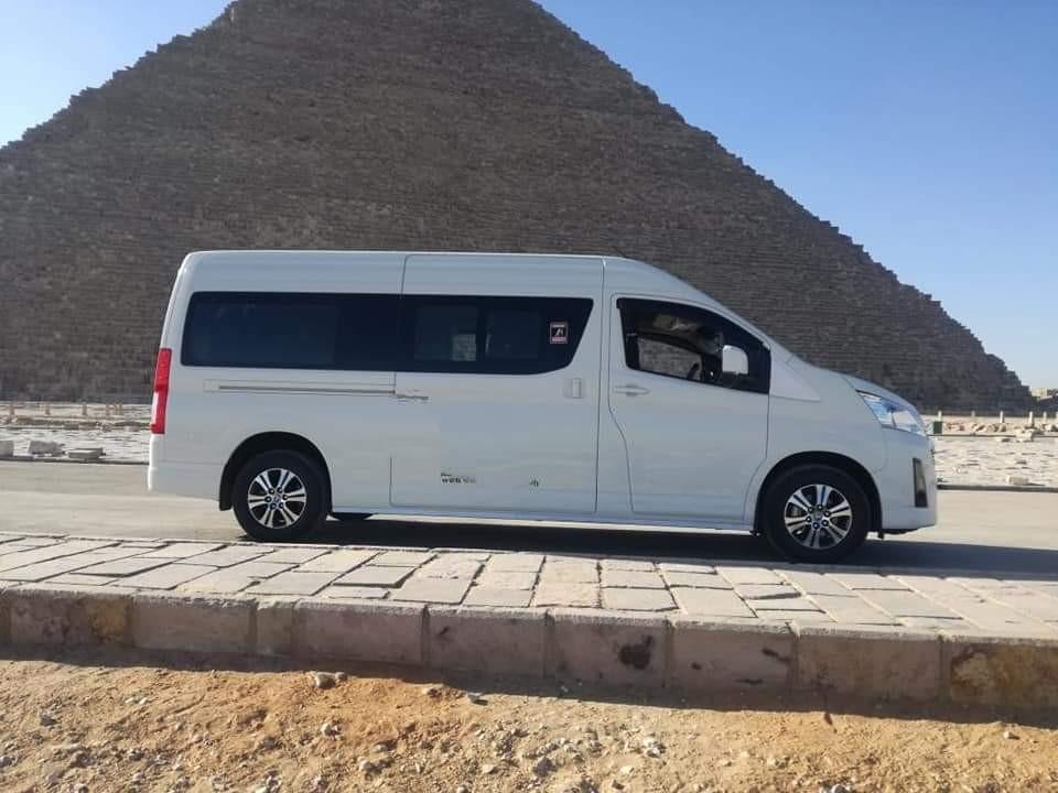 وفود السياحية أو الفرق الرياضية من وإلى المطار، يُعد ميكروباص تويوتا هاي اس الخيار الأكثر موثوقية