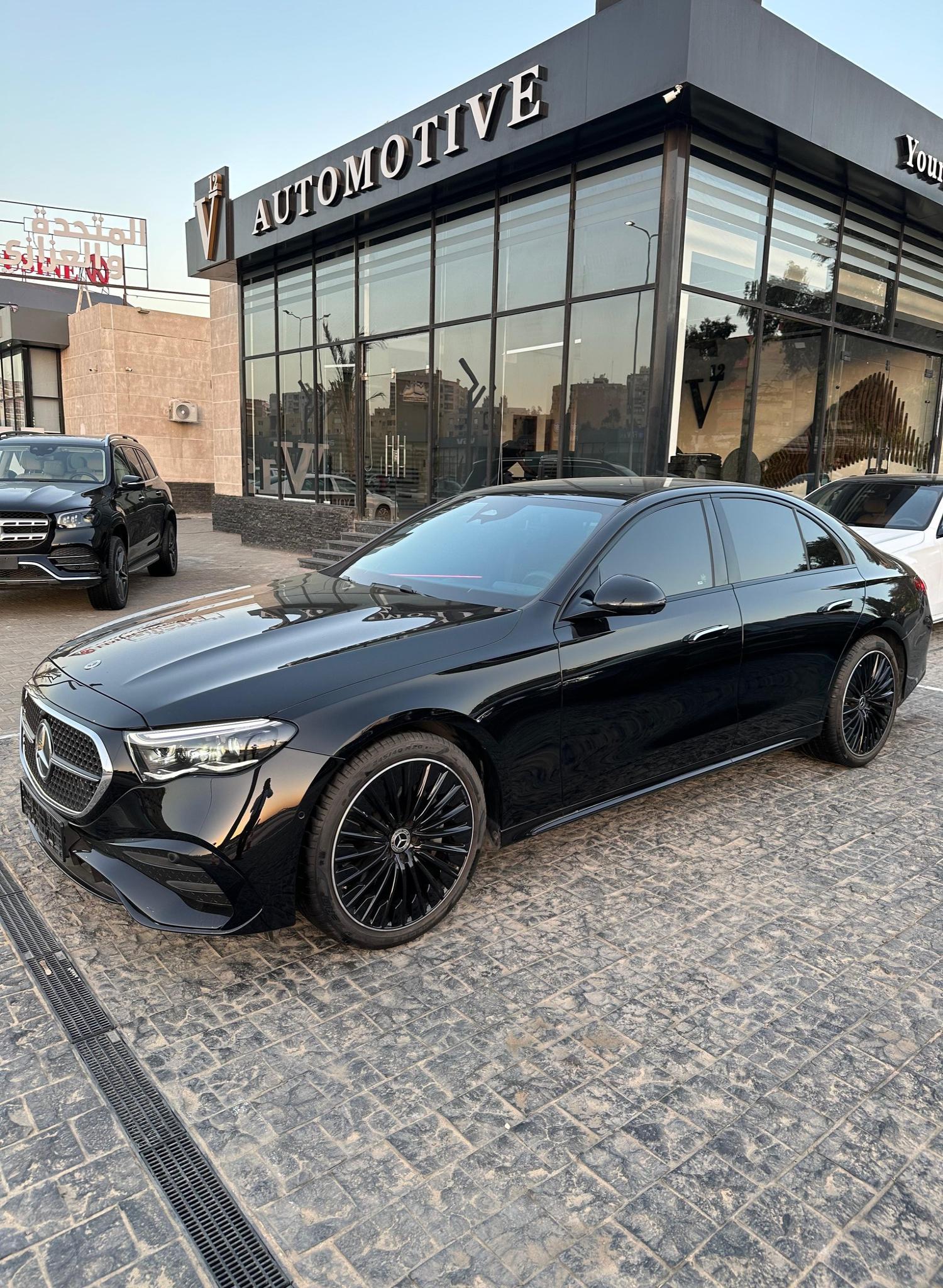 لستقبال أو توديع لائق لضيوفك الكرام أو لرحلتك الخاصة، فإن مرسيدس E200 هي الاخ