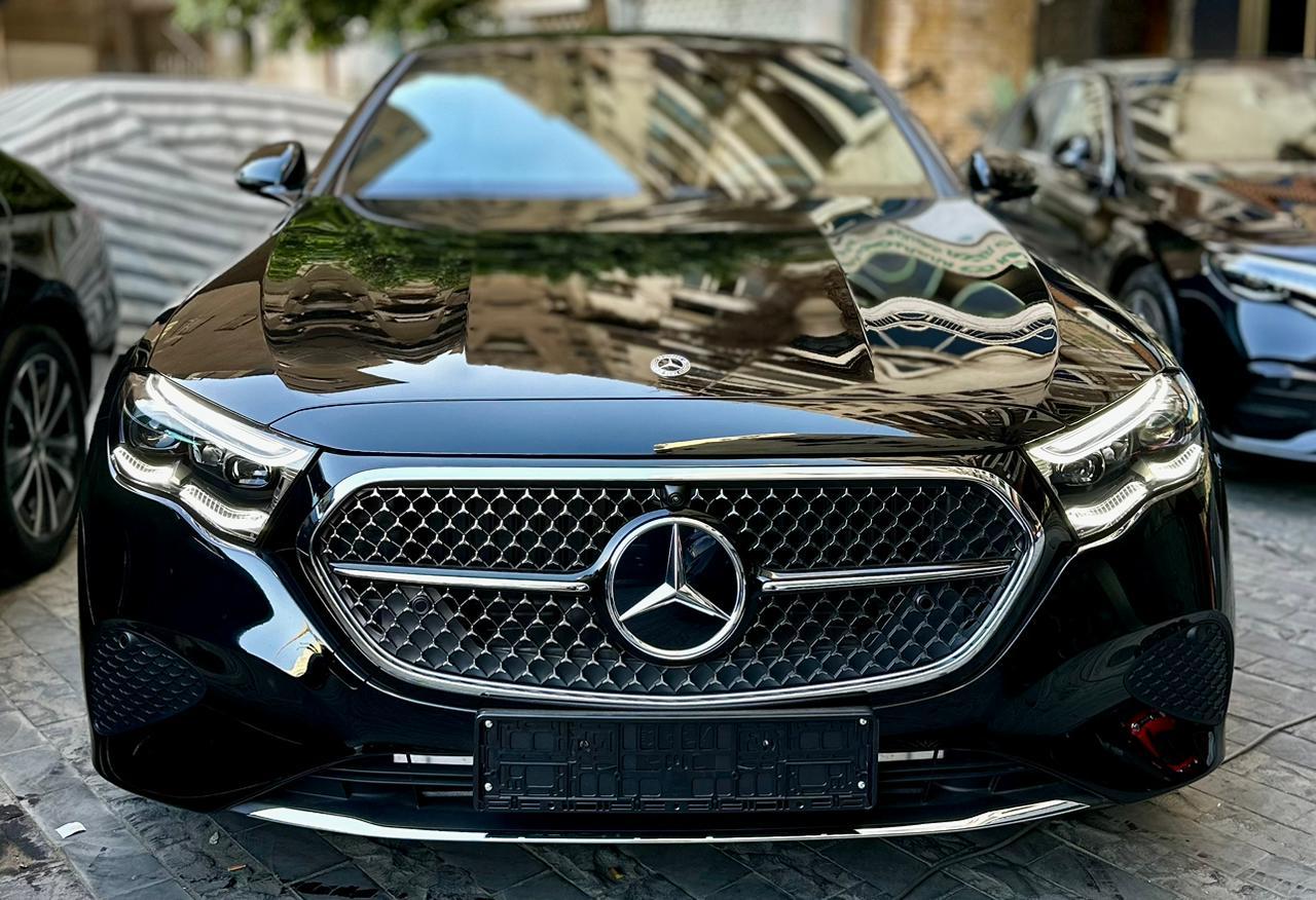 خدمة الليموزين الاحترافية. نوفر لك خدمة ليموزين المطار الحصرية عبر سيارة مرسيدس E200