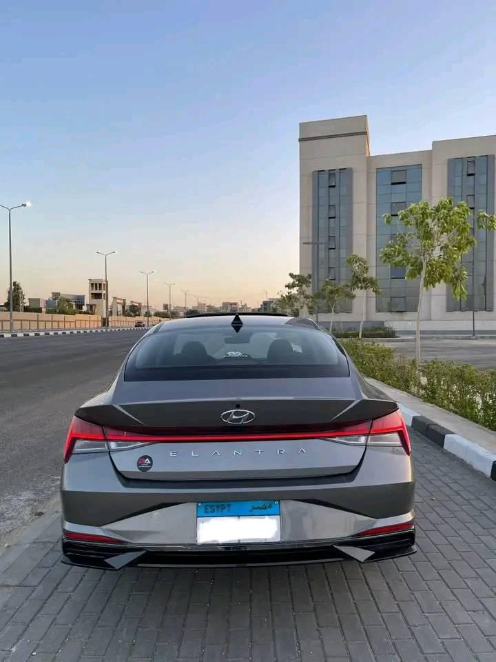 لرحلة سفر بين المحافظات أو رحلة طويلة، وتبحث عن سيارة سيدان حديثة، موثوقة، واقتصادية