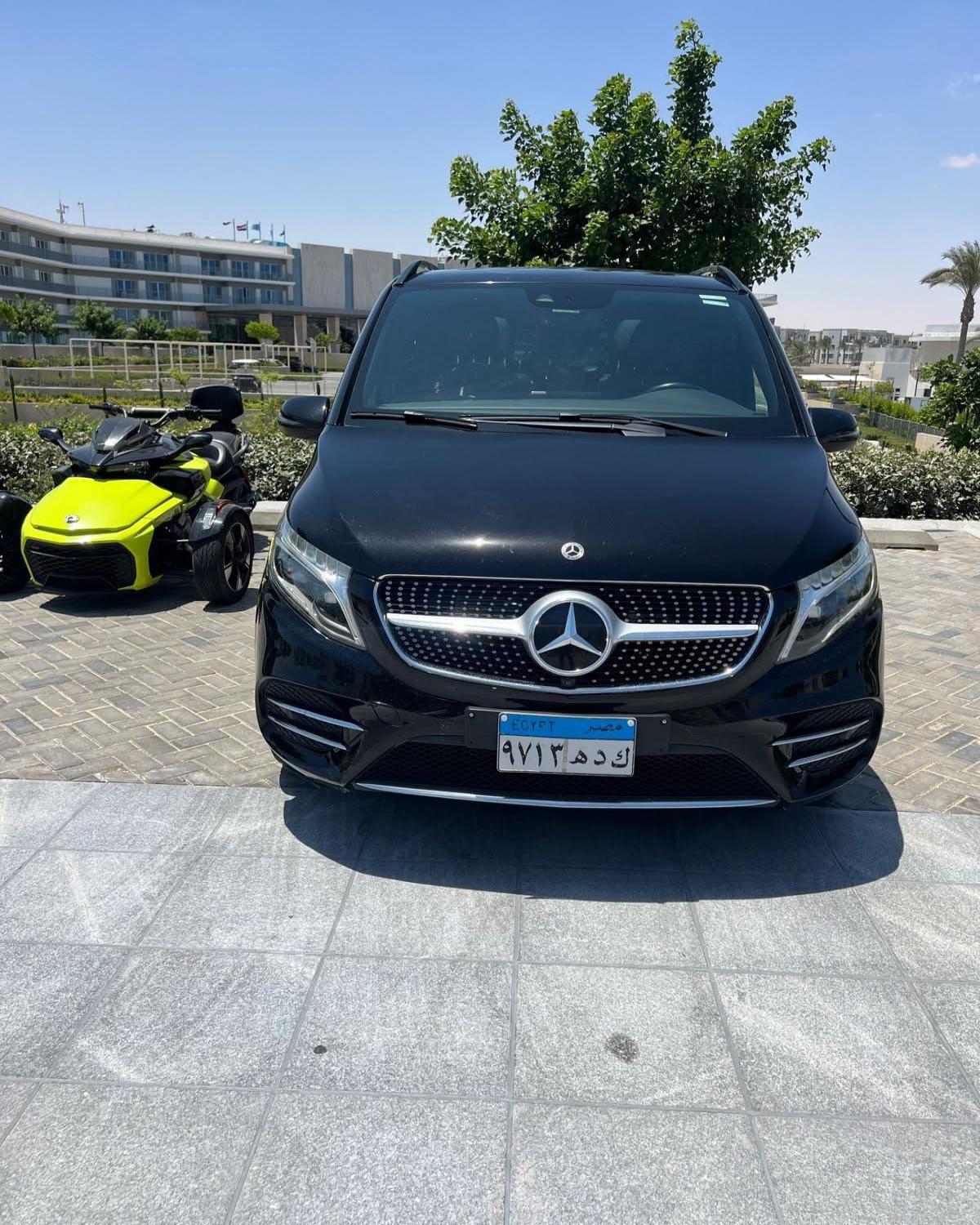 رحلة سفرك العائلية تتطلب أقصى درجات الرفاهية (تتسع عادة لـ 7 إلى 8 ركاب) مرسيدس فيانو