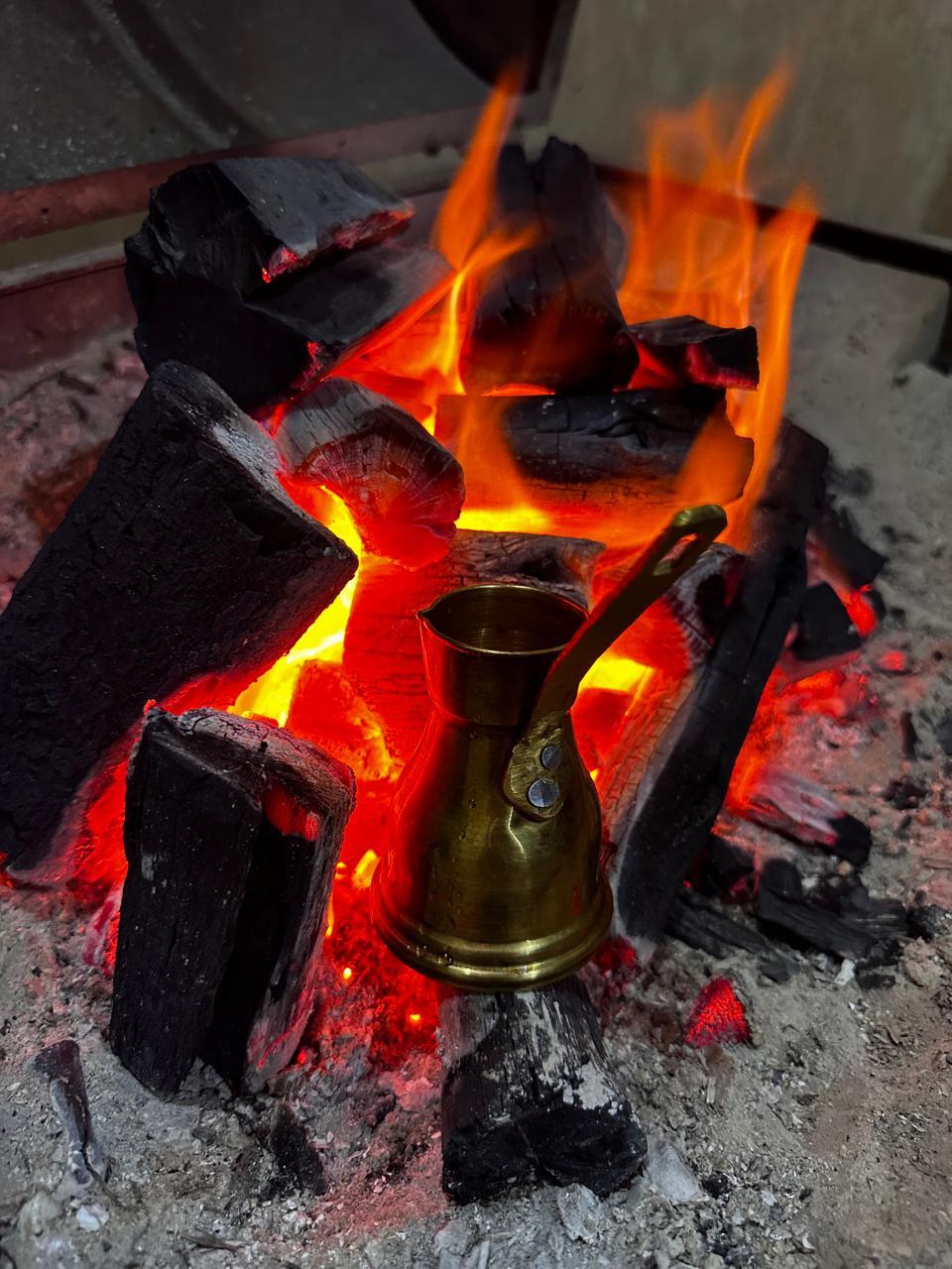 فحم الجزورين النباتي ( طبيعي ) للتصدير - فحم نخب اول بقوة احتراق لا مثيل لها