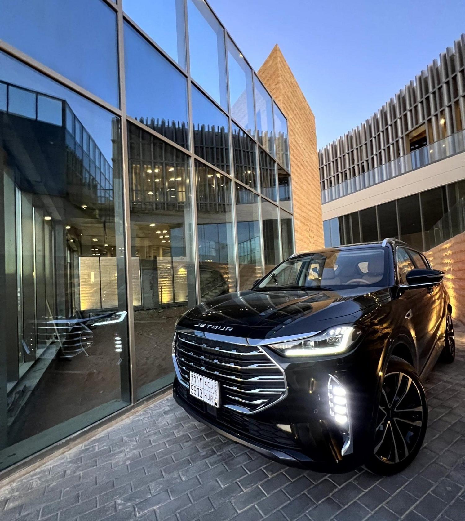 مع عائلتك وتحتاج إلى سيارة واسعة ومريحة تتسع لـ 7 ركاب، وتجمع بين التصميم الأنيق والحلول العملية