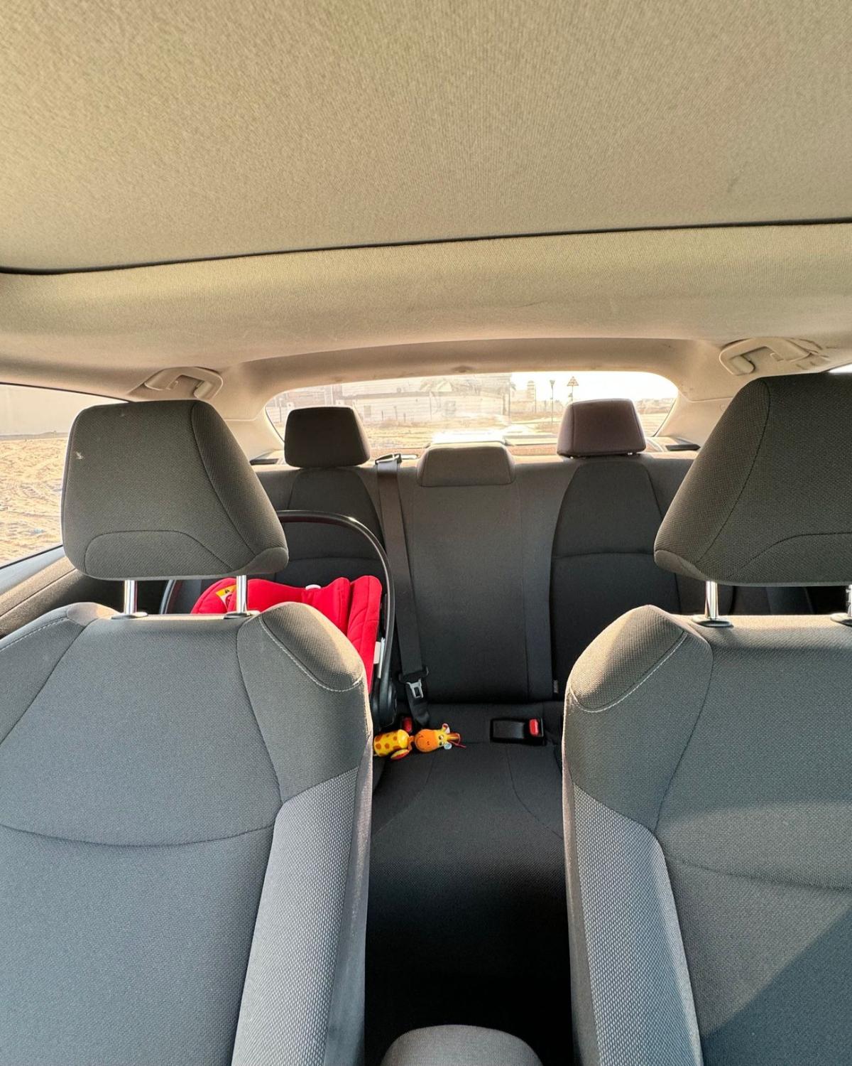 ايجار سياره تويوتا كورولا موديل2025 بالسائق