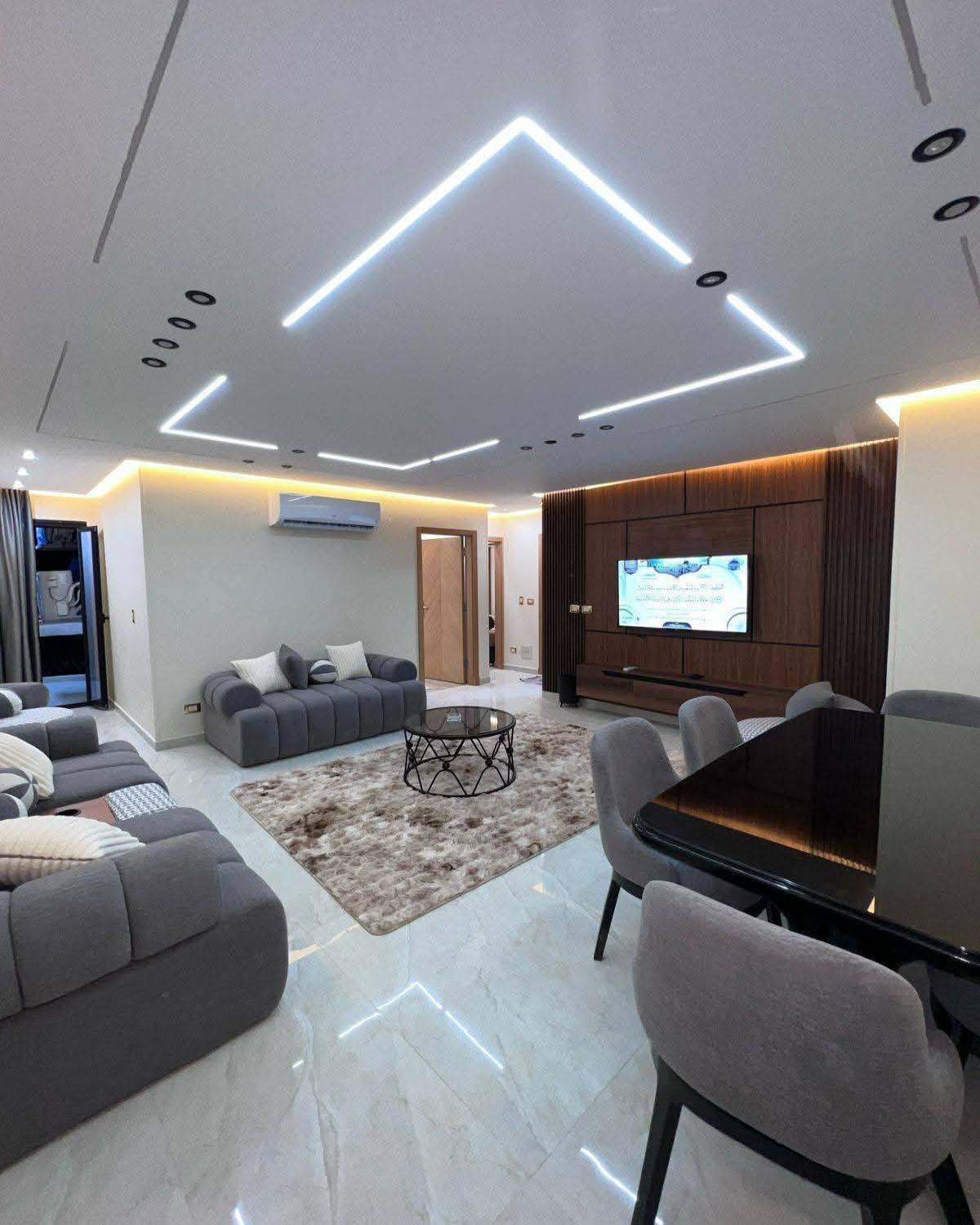 🌸شقه مفروشة فاخره VIP  للايجار اليومى والشهرى بارقى احياء الدقى🌸 شارع مصدق الرئيسى سكن جديد😍