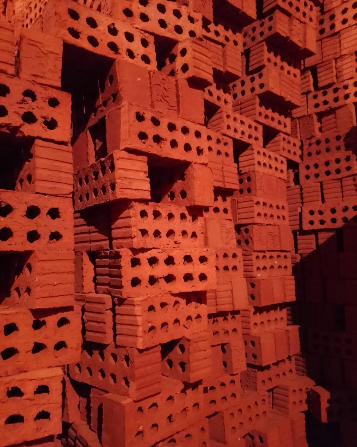 شركة النور ✨  🧱 بتقدّم طوب أحمر طفلي خامة قوية ومضمونة