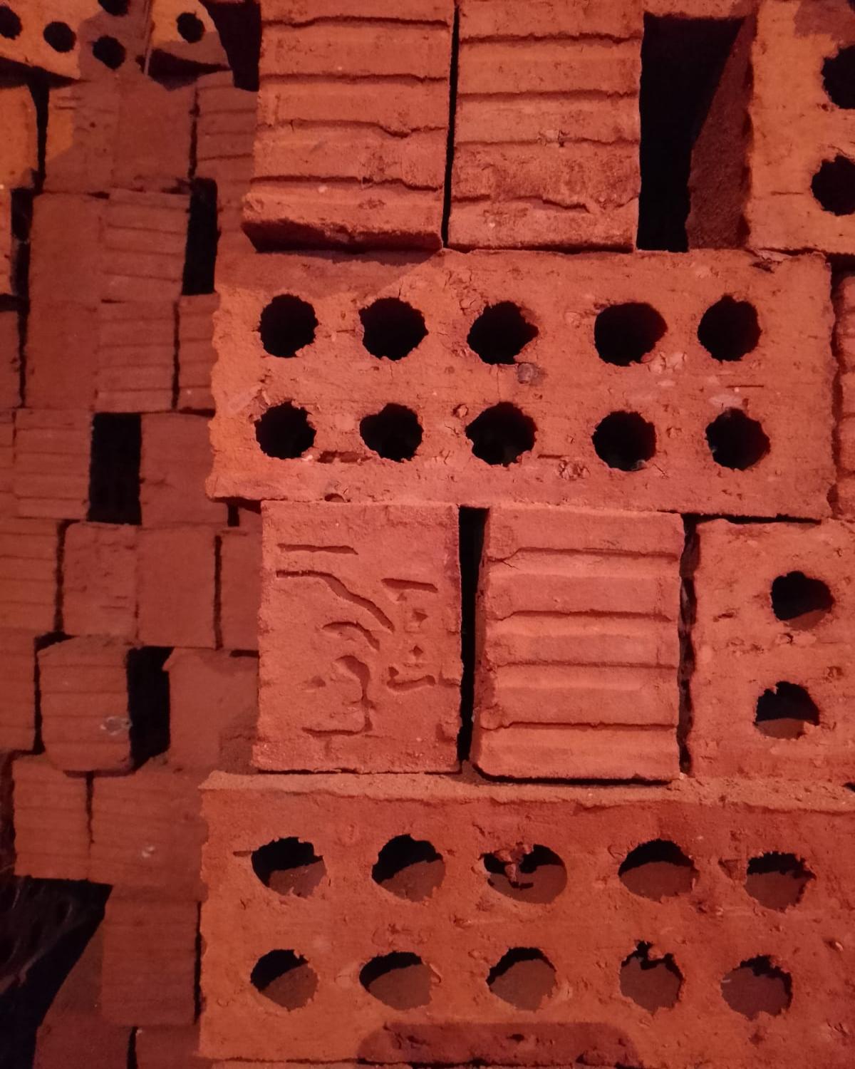 شركة النور الفرق بين شغل عادي وشغل مظبوط… اختيار الخامة   مع طوب النور الأحمر الطفلي