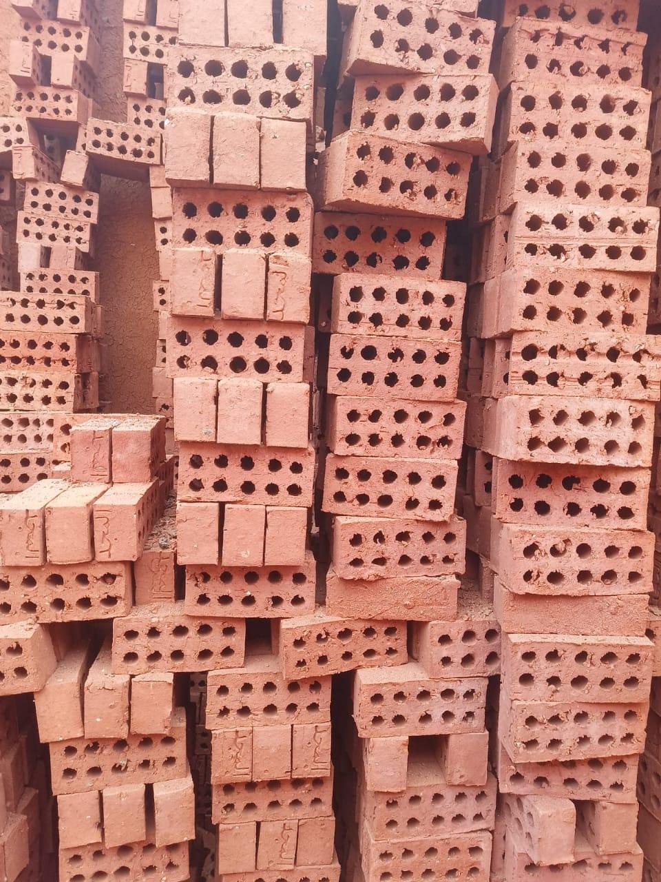 🧱 النور للطوب الأحمر… أساس يعمّر 🏗️ اختار النور… اختار الصح