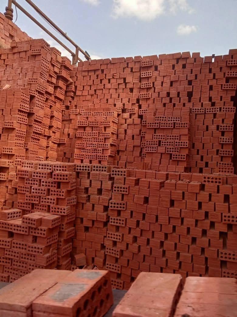 ⭐ شركة النور… اسم ثابت في البناء 🧱 طوب احمر طفلي … من أرض المصنع للموقع بثقة