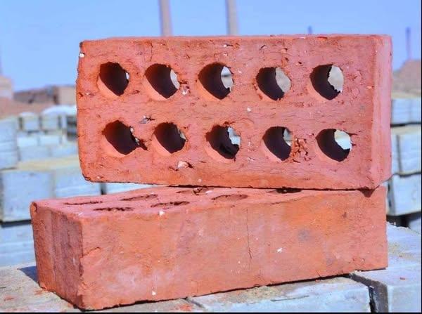 ⭐ شركة النور… اسم ثابت في البناء 🧱 طوب احمر طفلي … من أرض المصنع للموقع بثقة