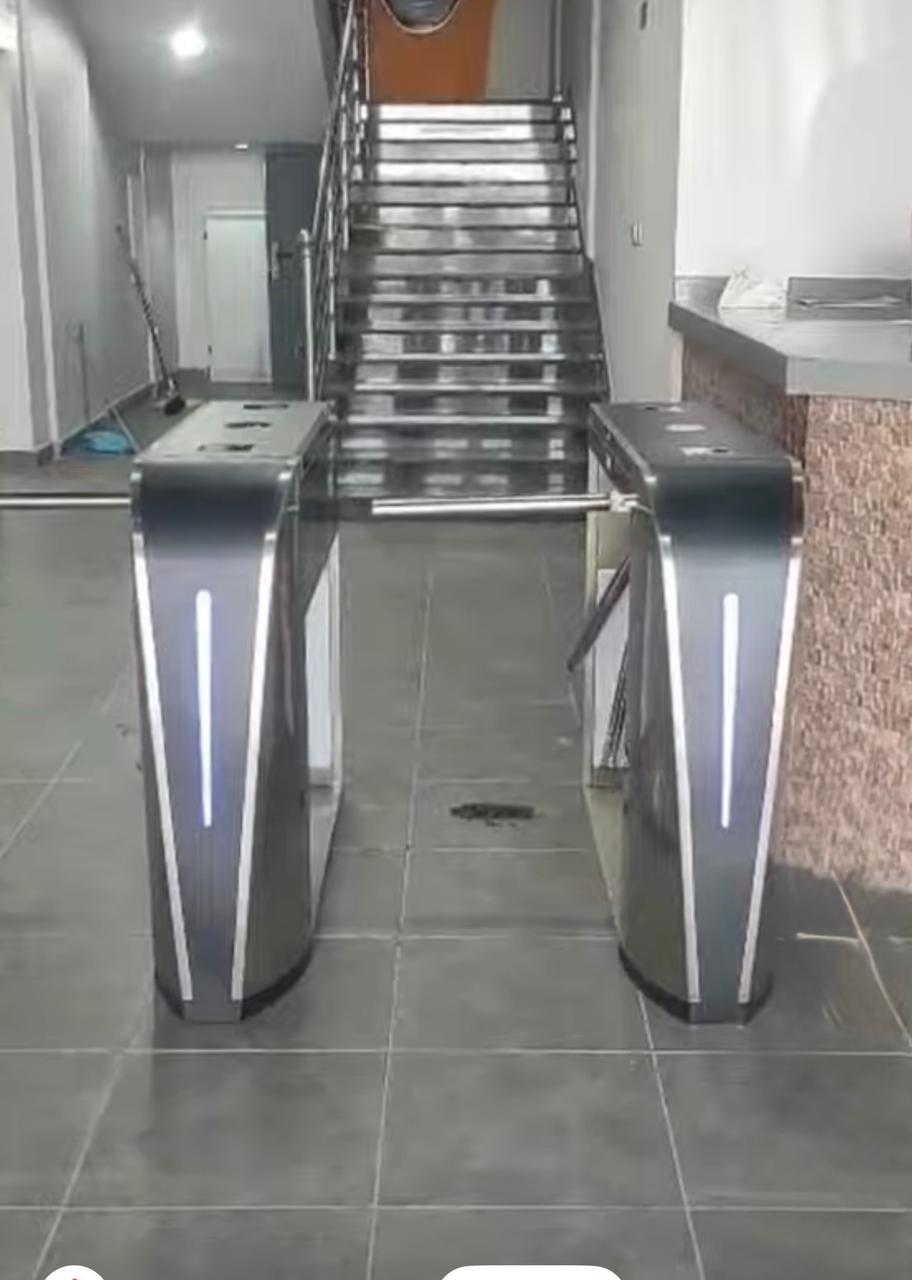 بوابة مرور افراد بوابات امنية ذكية بوابه دخول و خروج