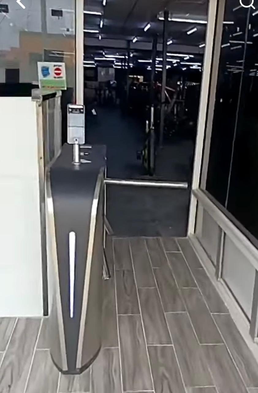 بوابة مرور افراد بوابات امنية ذكية بوابه دخول و خروج