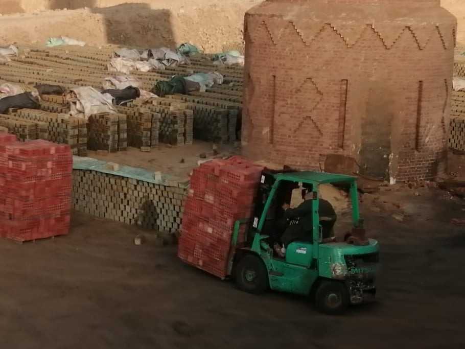 عزيزي العميل، في شركة النور نفخر بتقديم مجموعة متكاملة من المنتجات العالية الجودة من الطوب الاحمر