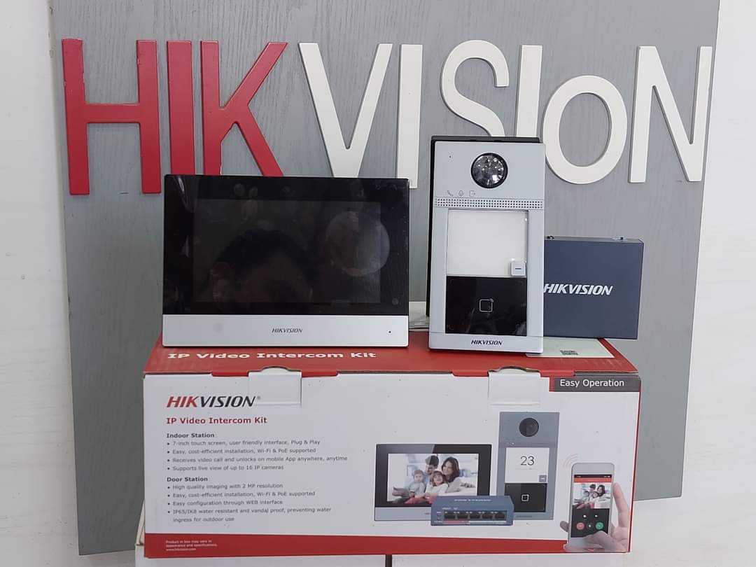 انظمه الانتركم الصوتى والمرئى يغطى 999 وحده سكنيه من HIKVISION