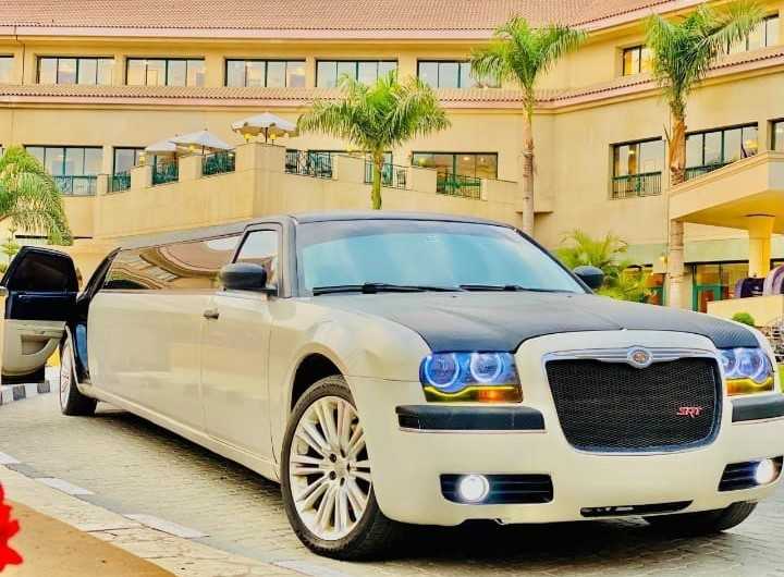 فخامة ليموزين استرتش مع سائق خاص: تجربة لا تُنسى في كل مناسبة / Luxurious stretch limousine with a p