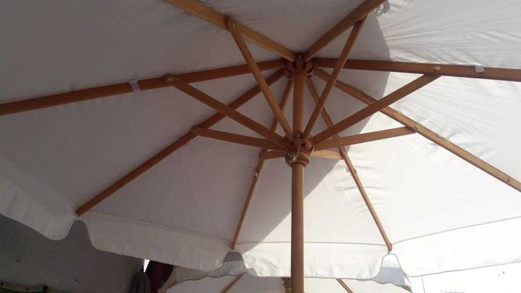 Parasols en bois