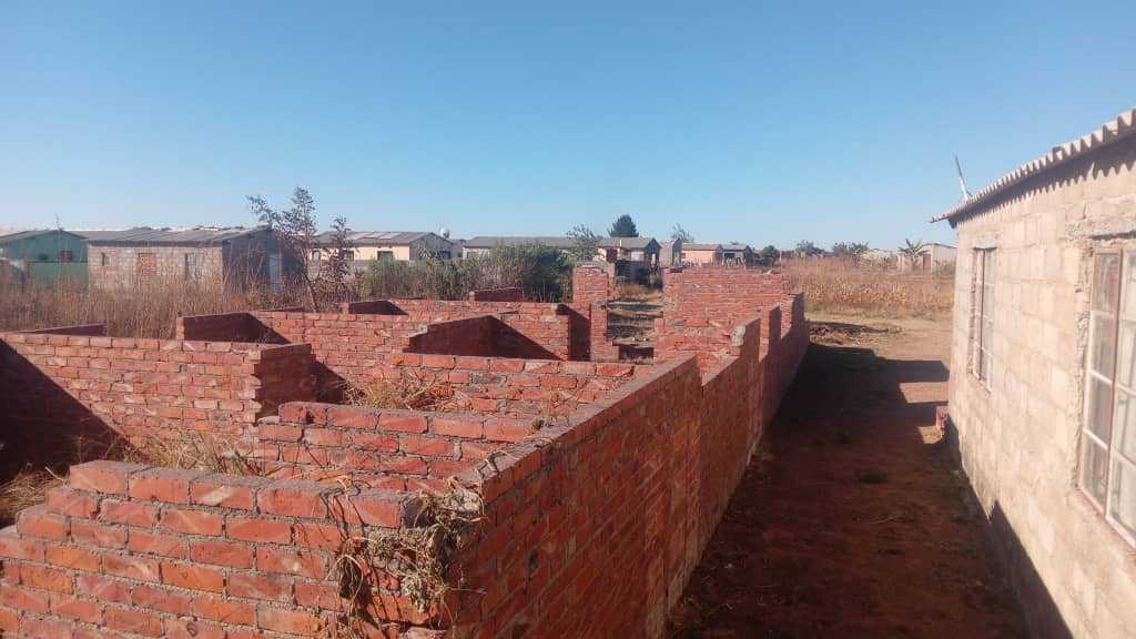 STAND ON 8 ROOMED SLAB FOR SALE IN COWDRY PARK (GARIKAI) BULAWAYO