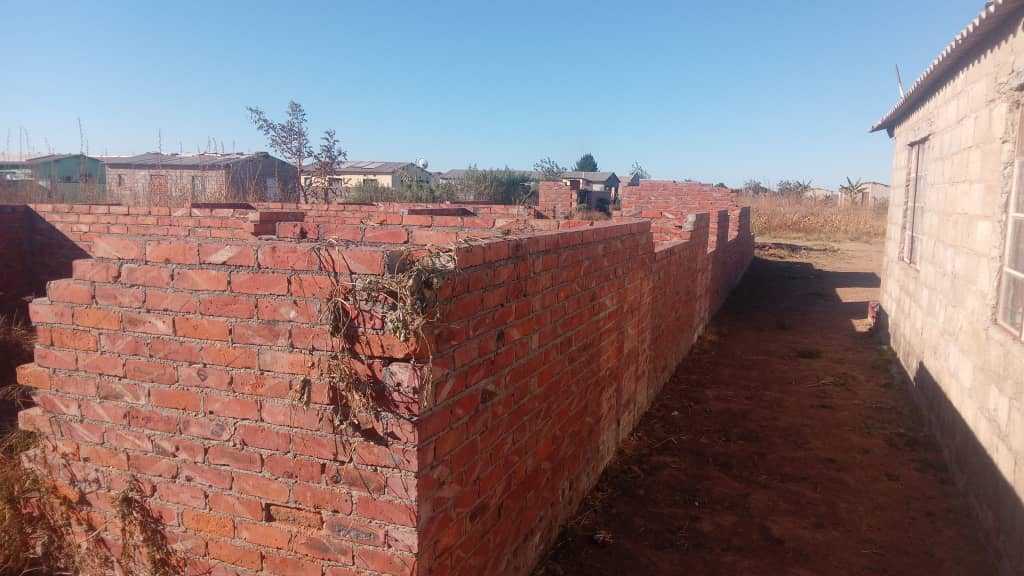 STAND ON 8 ROOMED SLAB FOR SALE IN COWDRY PARK (GARIKAI) BULAWAYO