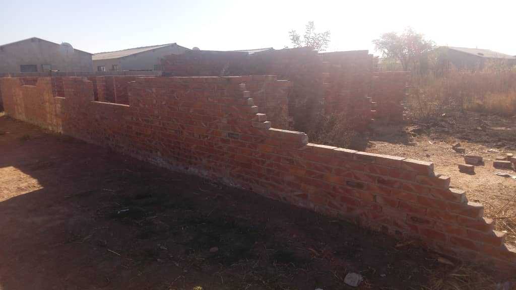 STAND ON 8 ROOMED SLAB FOR SALE IN COWDRY PARK (GARIKAI) BULAWAYO