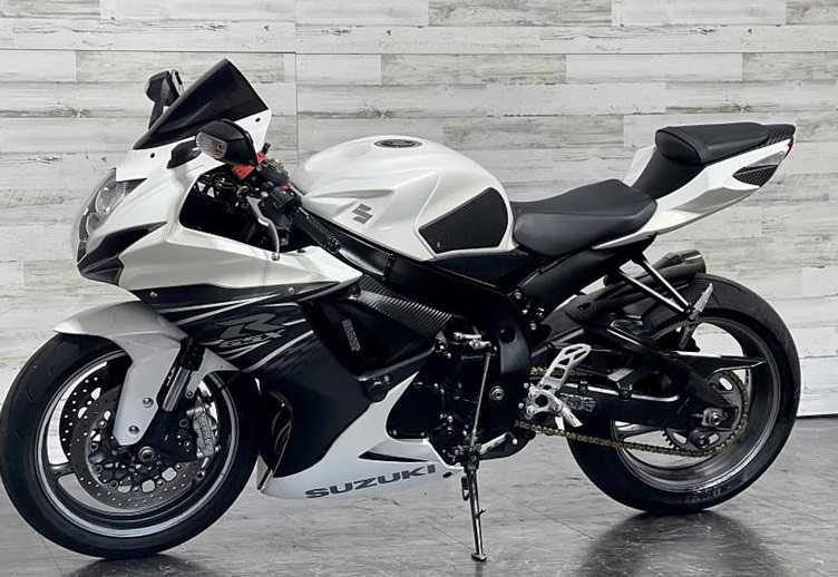 2011 Suzuki gsx r600cc available +971545790615