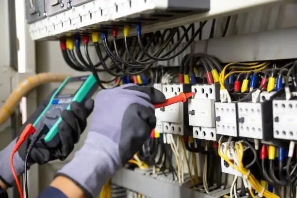 كهربائي مكة والعزيزيةوالشوقية 0545328256 خدمة صيانة وتركيب كهرباء بأعلى معايير الأمان