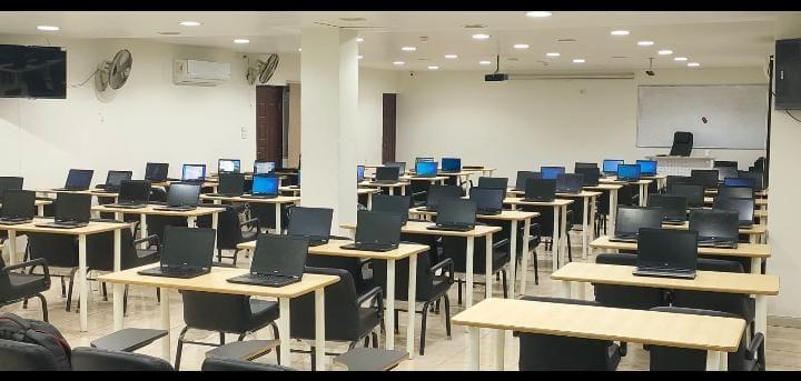 متاح معامل كمبيوتر للايجار ثابته او متحركه او تأجير لابتوبات للشركات والافراد